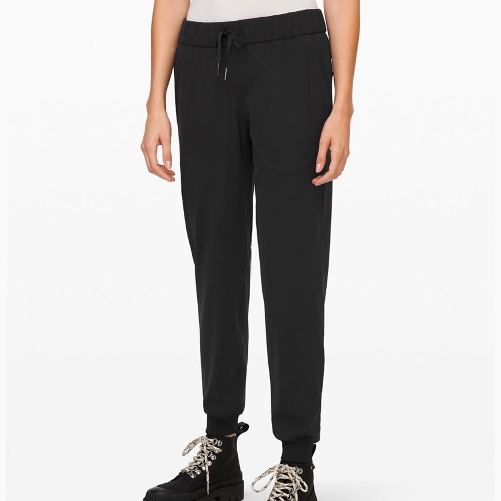 Lululemon Black On the Fly Jogger